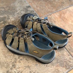 Keen Newport- like new